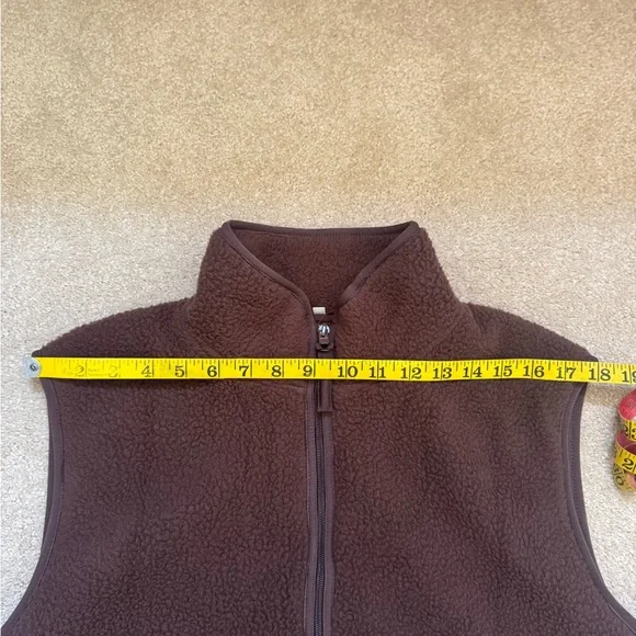 Women’s Brown Zip-Front Sherpa Fleece Vest - Picture 4 of 5